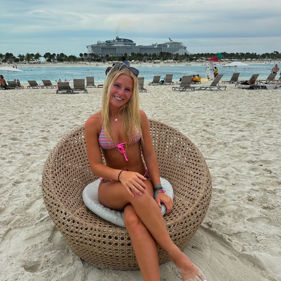 Meet your Posher, Tori - Picture 6 of 7